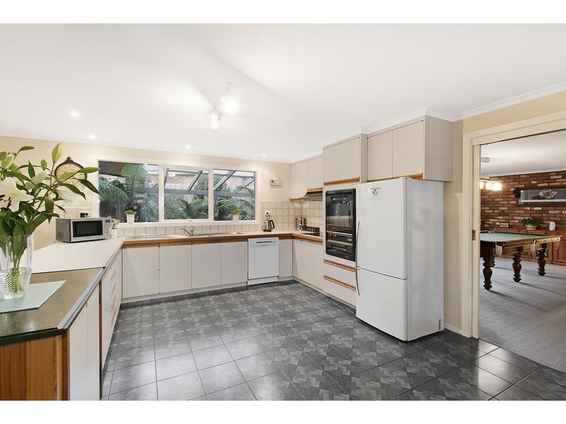 16 Balmain Drive, Berwick VIC 3806
