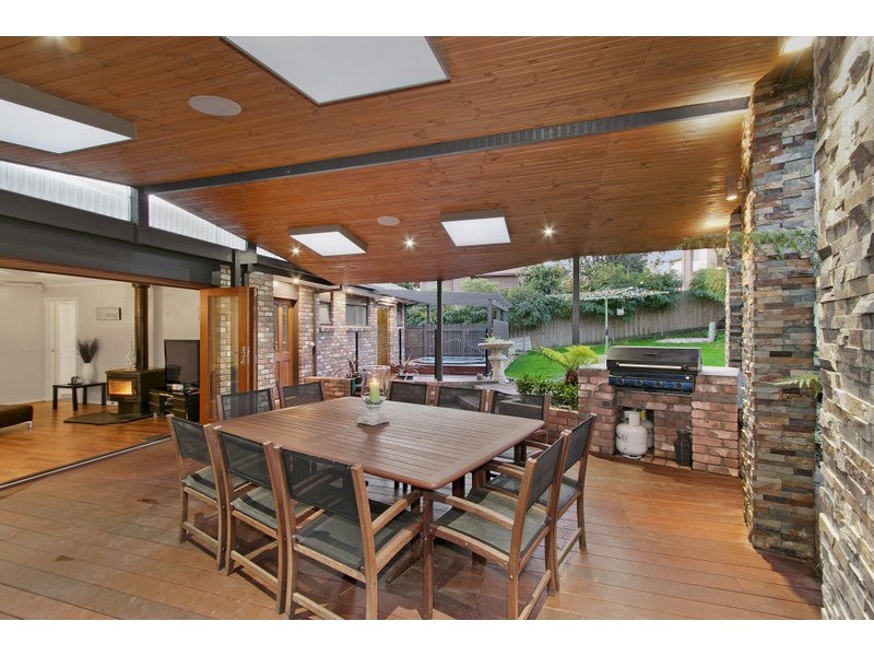 16 Balmain Drive, Berwick VIC 3806