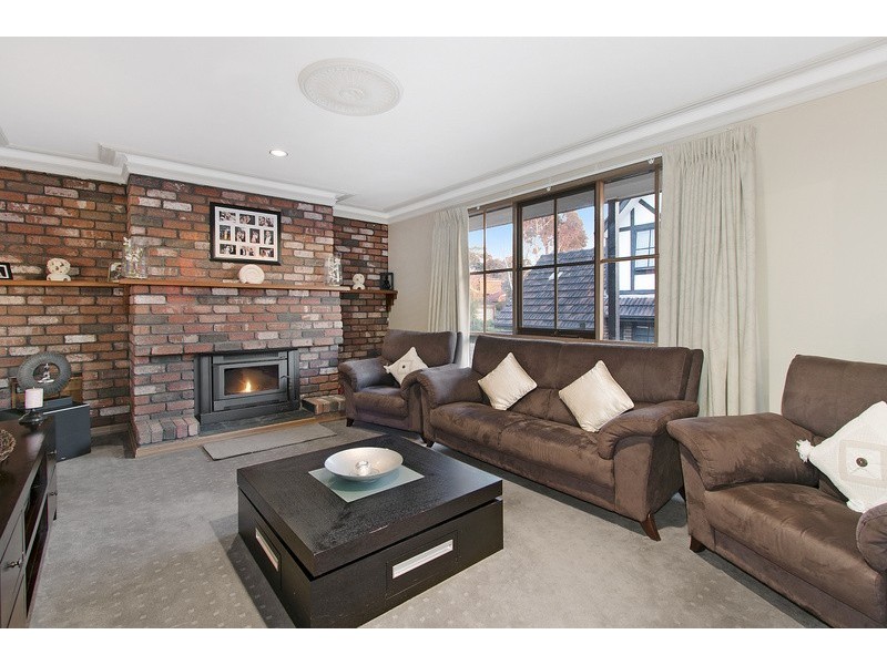 16 Balmain Drive, Berwick VIC 3806