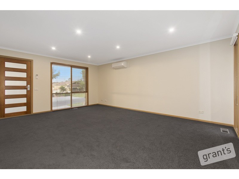 12 Mirrabook Court, Berwick VIC 3806