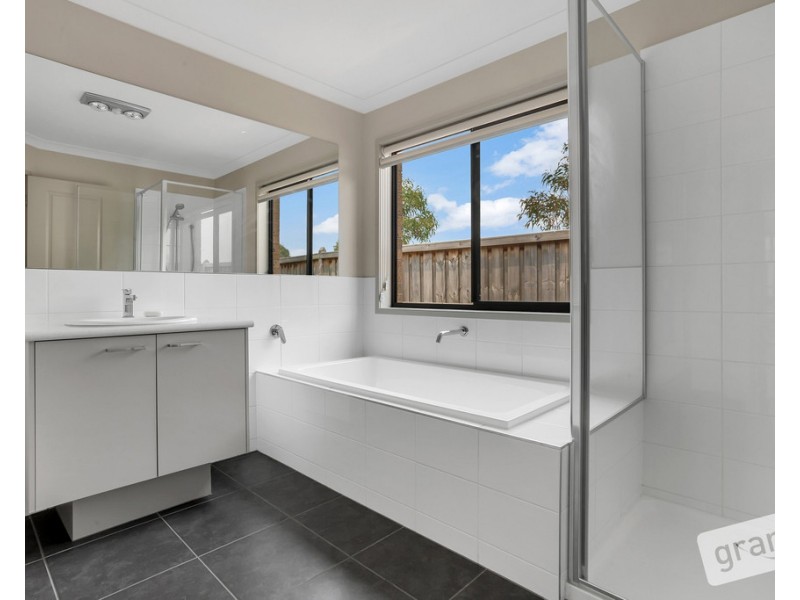 126 Primrose Avenue, Officer VIC 3809