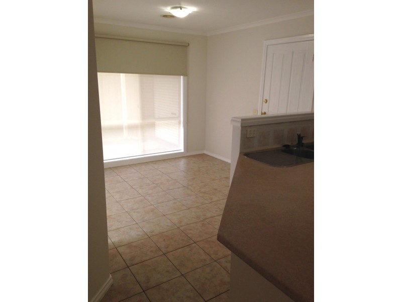 2 Glenisla Way, Berwick VIC 3806