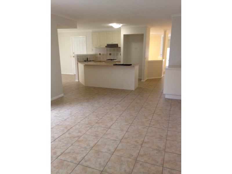 2 Glenisla Way, Berwick VIC 3806