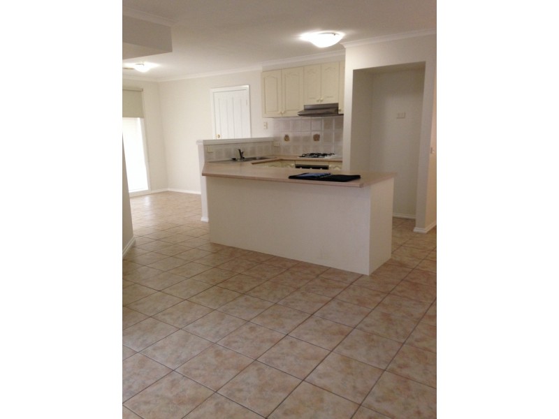 2 Glenisla Way, Berwick VIC 3806