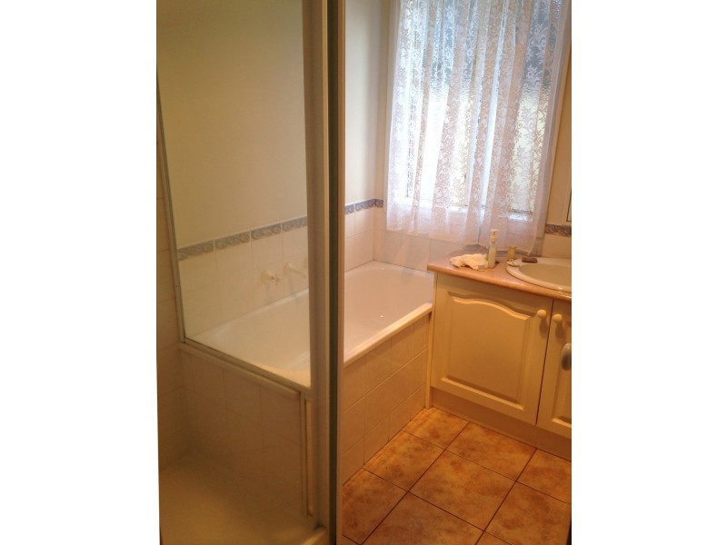 2 Glenisla Way, Berwick VIC 3806