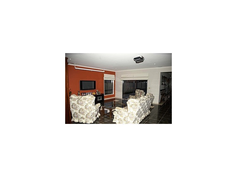 6 Meg Way, Berwick VIC 3806