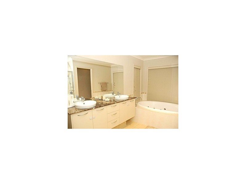 6 Meg Way, Berwick VIC 3806