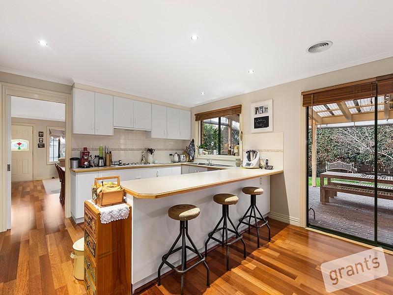 27 Cobblestone Avenue, Narre Warren South VIC 3805