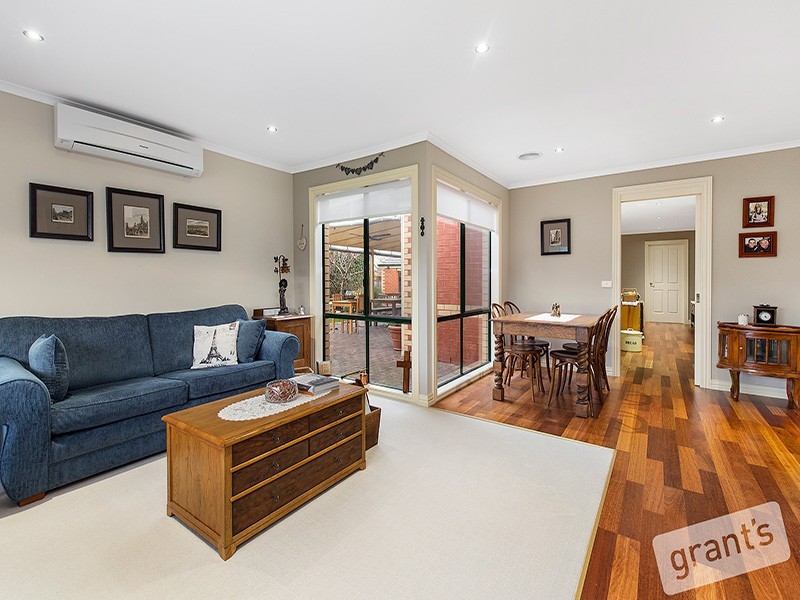 27 Cobblestone Avenue, Narre Warren South VIC 3805