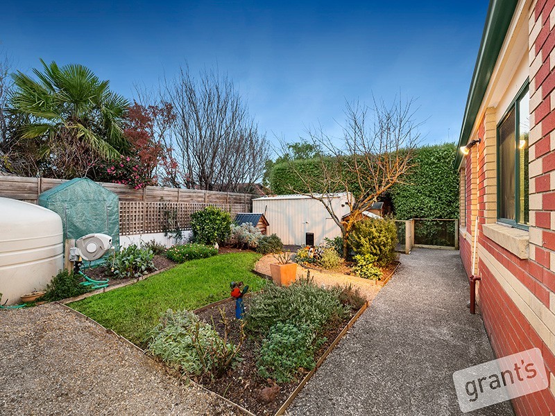 27 Cobblestone Avenue, Narre Warren South VIC 3805