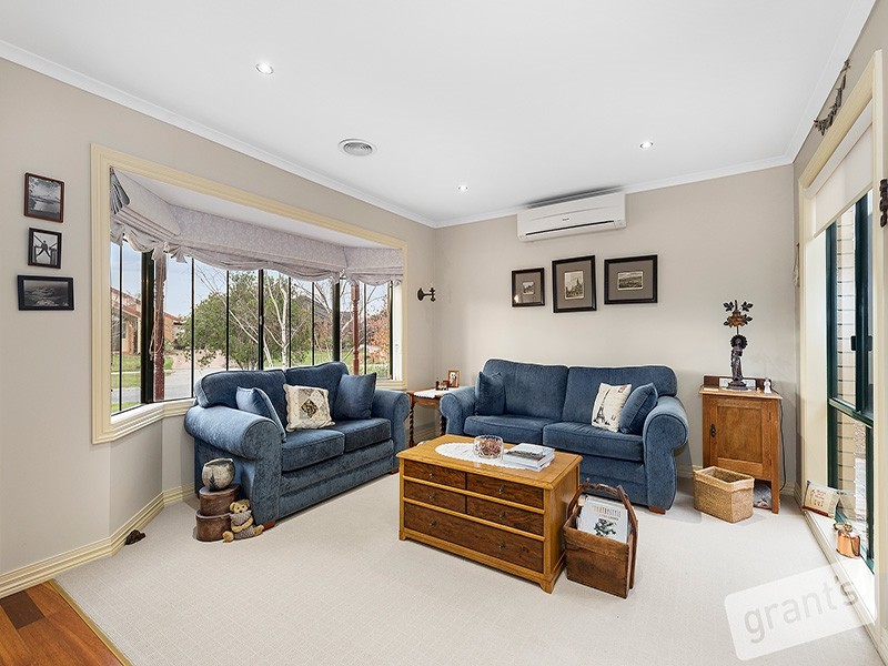 27 Cobblestone Avenue, Narre Warren South VIC 3805