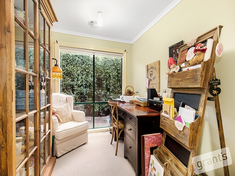 27 Cobblestone Avenue, Narre Warren South VIC 3805