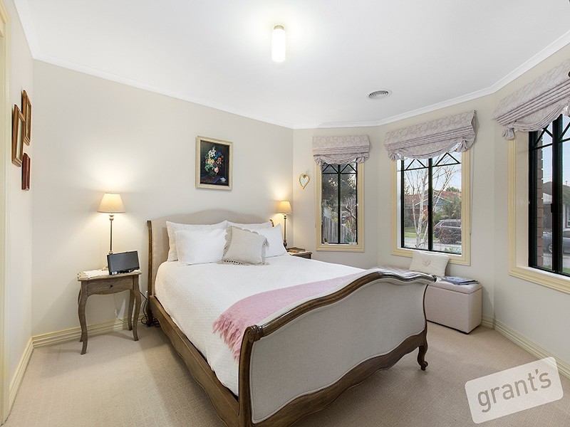 27 Cobblestone Avenue, Narre Warren South VIC 3805