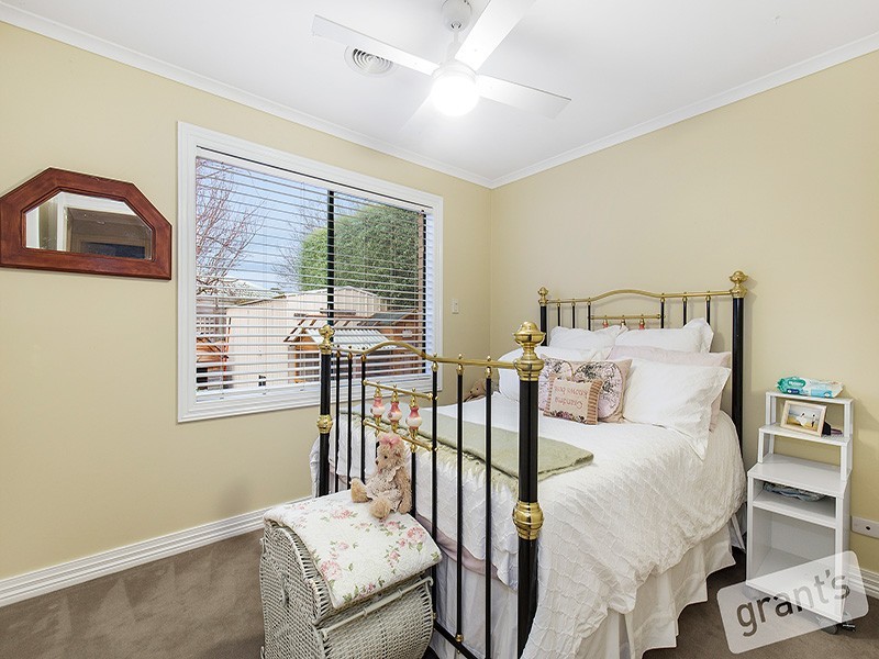 27 Cobblestone Avenue, Narre Warren South VIC 3805