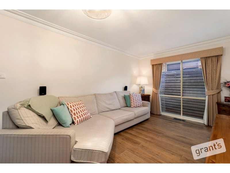 6 Grantham Crescent, Berwick VIC 3806