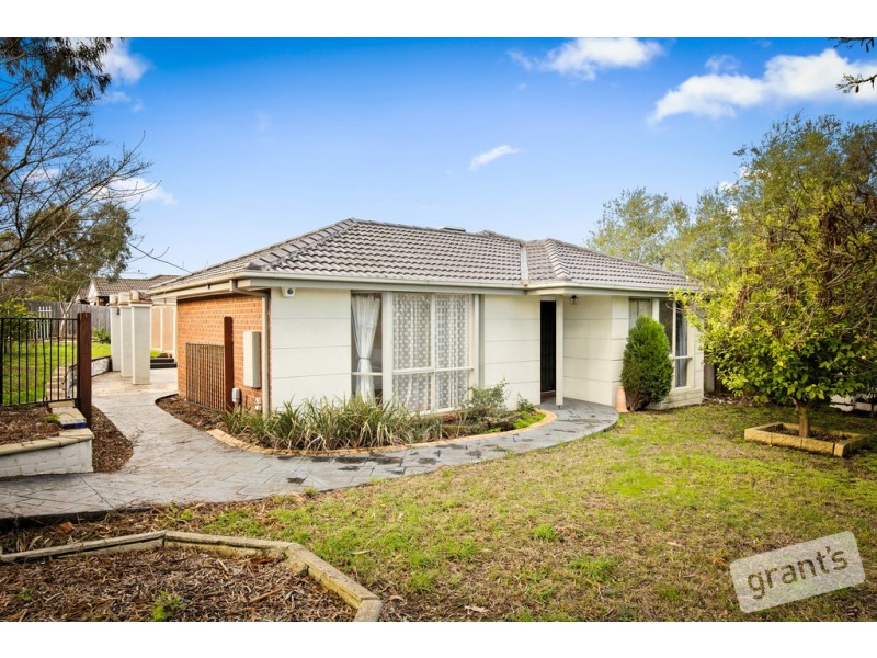6 Howitt Court, Berwick VIC 3806