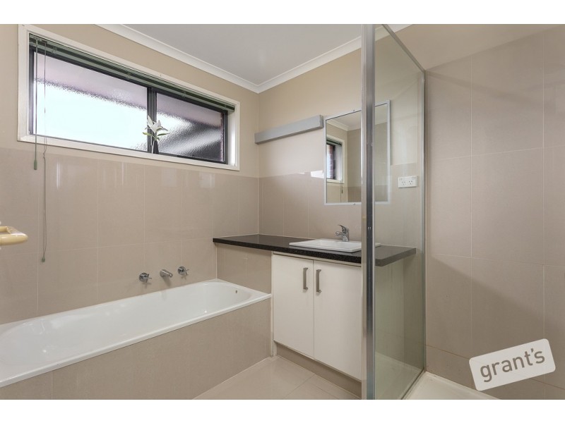 28 Ellenvale Drive, Narre Warren VIC 3805