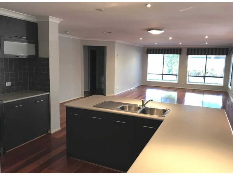 11 Avoca Place, Pakenham VIC 3810