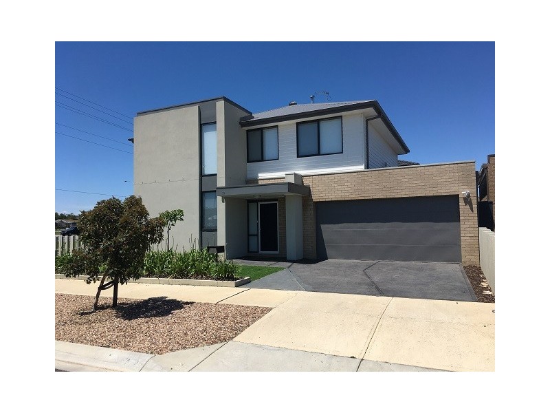 10 Nolan Crescent, Officer VIC 3809