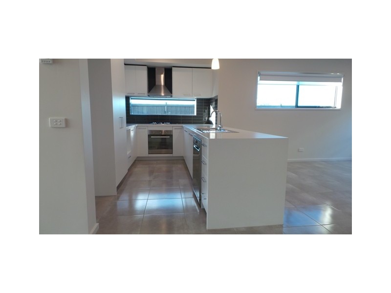 10 Nolan Crescent, Officer VIC 3809