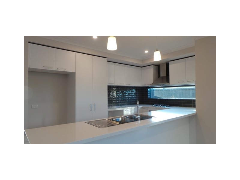 10 Nolan Crescent, Officer VIC 3809