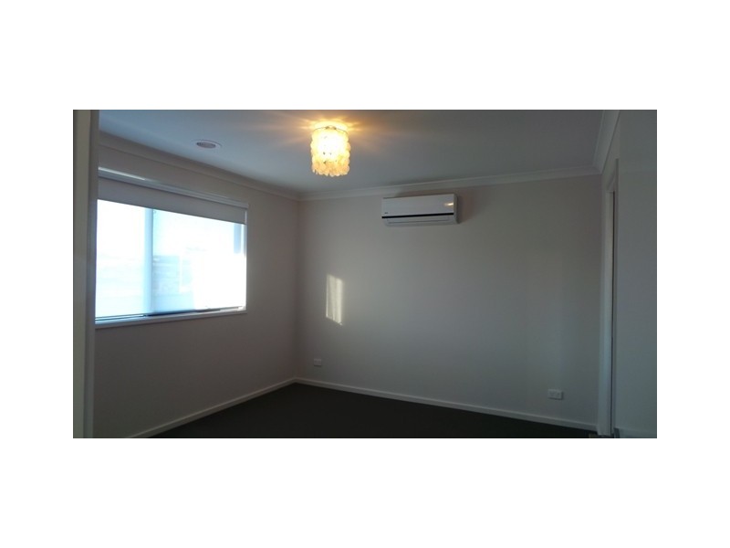 10 Nolan Crescent, Officer VIC 3809