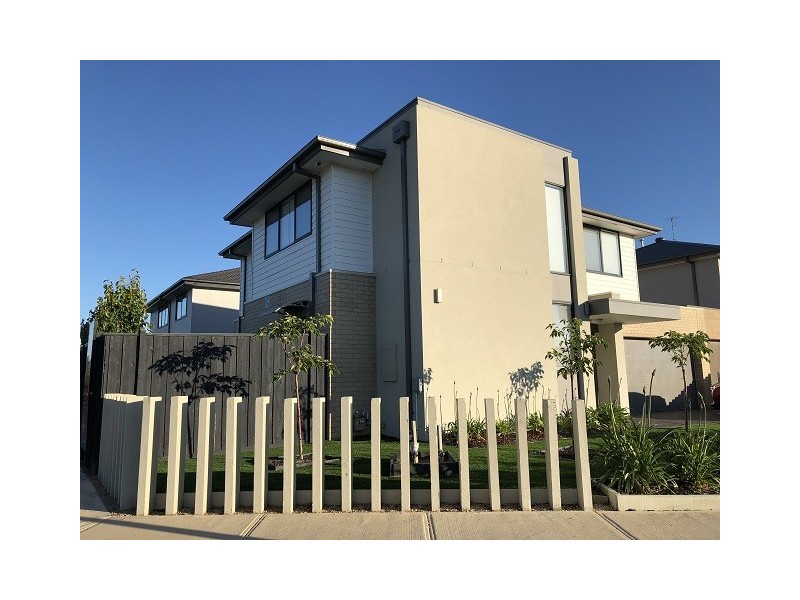 10 Nolan Crescent, Officer VIC 3809