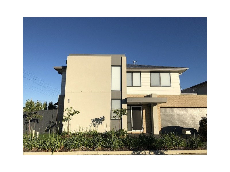 10 Nolan Crescent, Officer VIC 3809