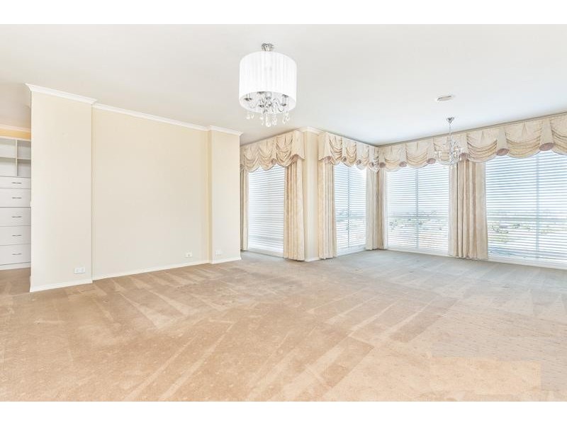 15 Constitution Rise, Berwick VIC 3806