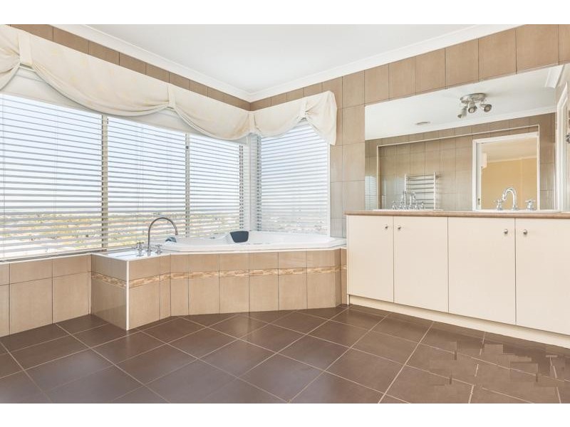 15 Constitution Rise, Berwick VIC 3806