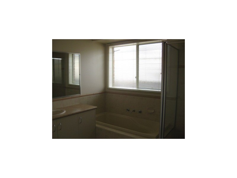 34 Eucumbene Drive, Berwick VIC 3806