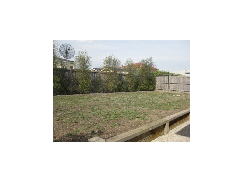 34 Eucumbene Drive, Berwick VIC 3806