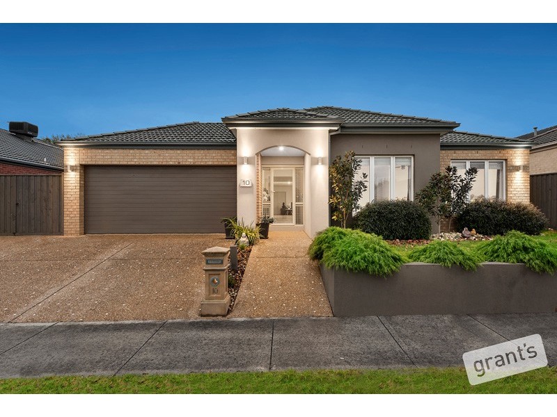 10 Lauradan Avenue, Berwick VIC 3806