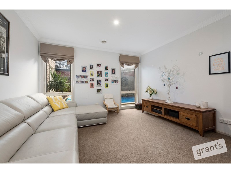 10 Lauradan Avenue, Berwick VIC 3806
