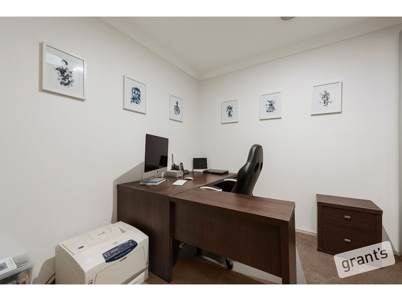 10 Lauradan Avenue, Berwick VIC 3806