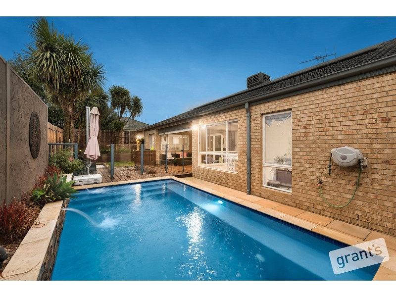 10 Lauradan Avenue, Berwick VIC 3806