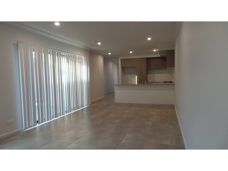 143A Wheelers Park Drive, Cranbourne North VIC 3977