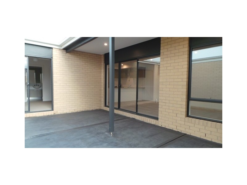 143A Wheelers Park Drive, Cranbourne North VIC 3977