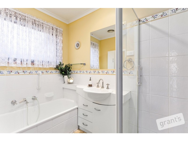 60 Blackwood Drive, Narre Warren VIC 3805