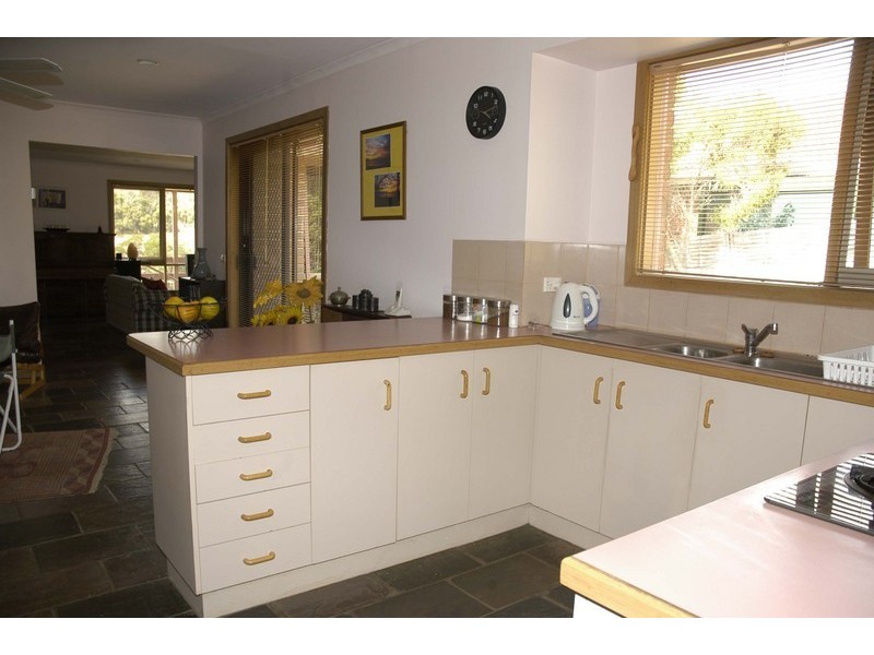 5 Lawrence Drive, Berwick VIC 3806