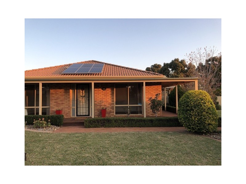 53 Streeton Way, Berwick VIC 3806