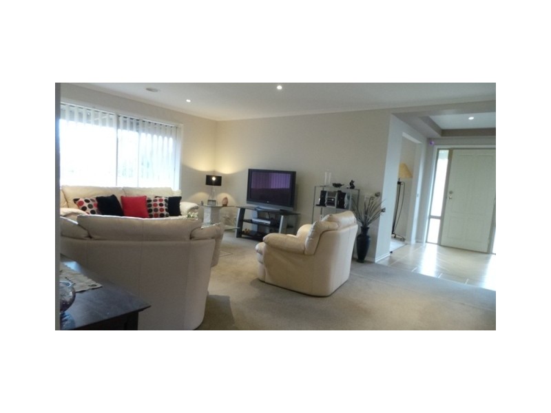 53 Streeton Way, Berwick VIC 3806