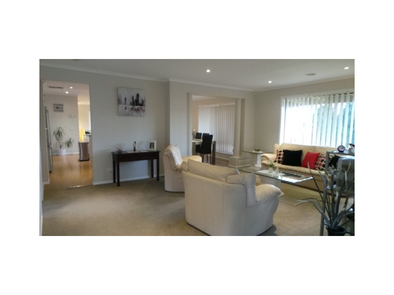 53 Streeton Way, Berwick VIC 3806