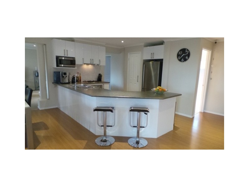 53 Streeton Way, Berwick VIC 3806