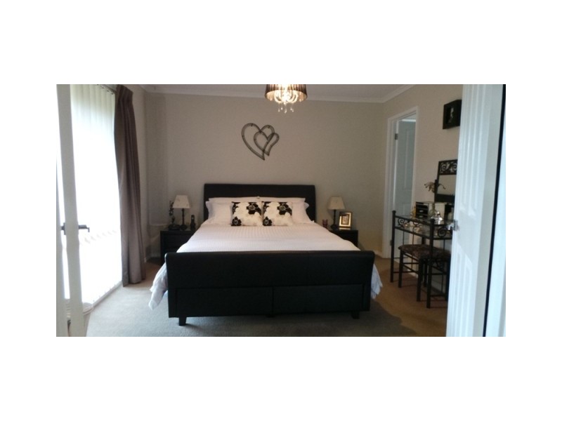 53 Streeton Way, Berwick VIC 3806