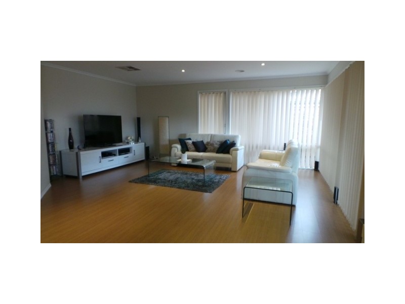 53 Streeton Way, Berwick VIC 3806