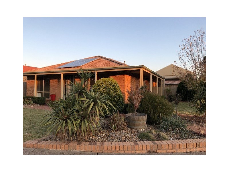 53 Streeton Way, Berwick VIC 3806