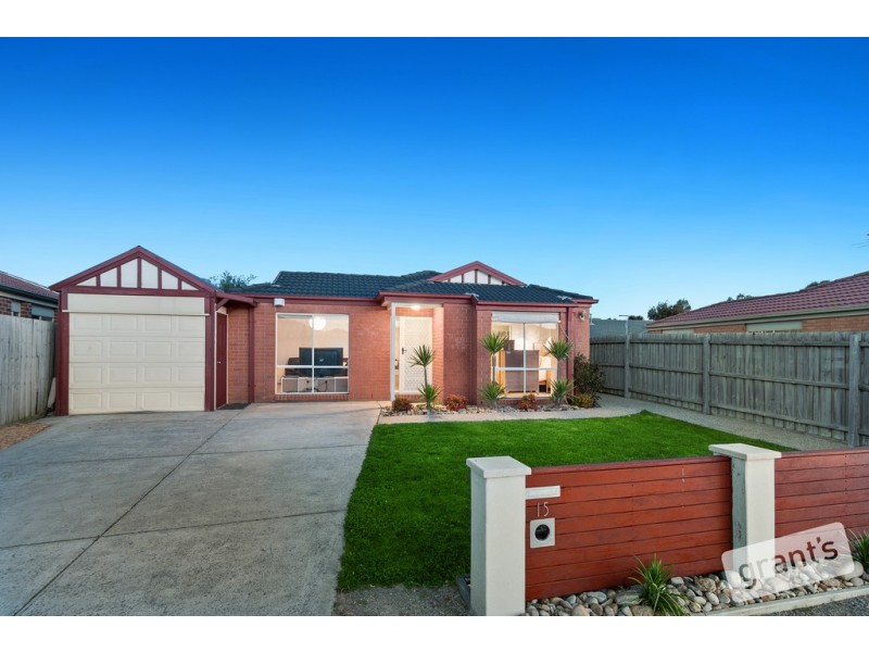 15 Nandaly Place, Cranbourne West VIC 3977