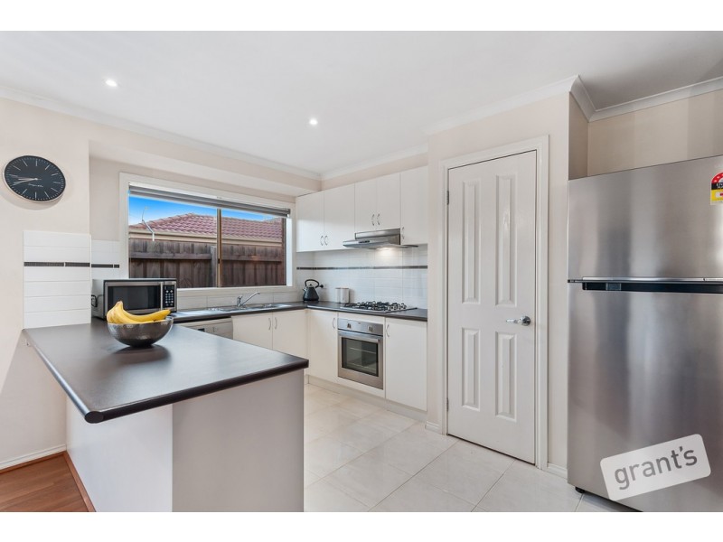 15 Nandaly Place, Cranbourne West VIC 3977