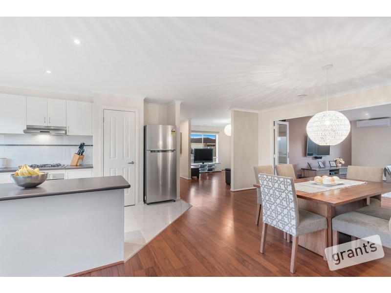 15 Nandaly Place, Cranbourne West VIC 3977